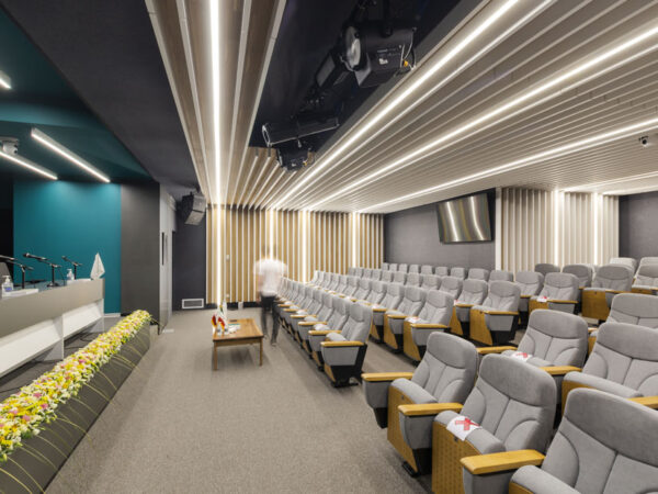 Nooraneh linear lighting-Kaaj Auditorium of Karafarin Bank