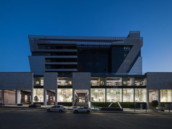 Acada Commercial and Official Complex, linear curve lights